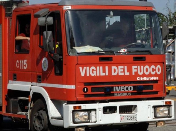 Vibo, incendio distrugge un pub del centro