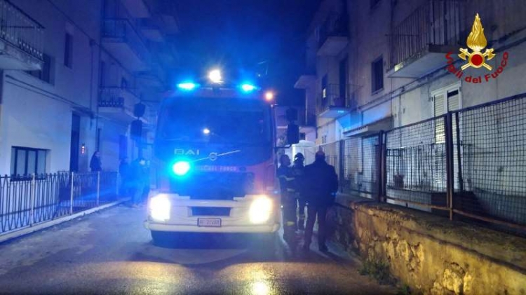 Incendio in un appartamento a Nicotera, sgomberato l’immobile