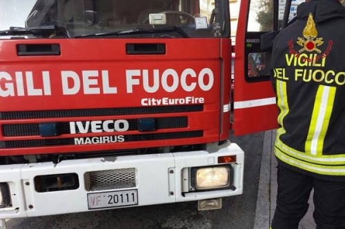 Vibo Marina, Vigili del fuoco entrano in un appartamento e trovano un&#039;anziana a terra