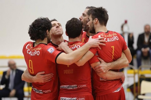 Volley, serie A2: tre punti d&#039;oro per la Tonno Callipo. Cantù battuta in tre set