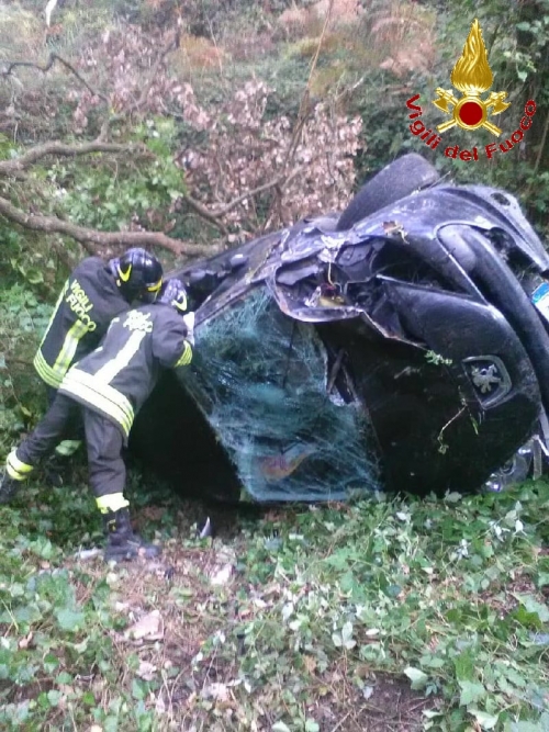 Incidente a Joppolo, auto finisce in una scarpata