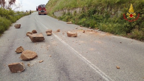 Tropea, rimosso enorme masso sulla Strada provinciale 72