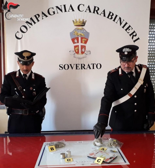 Marijuana nascosta tra gli utensili della cucina, arrestato 54enne a Montepaone