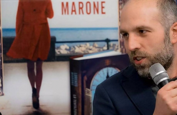 Serra, gli studenti dell&#039; &#039;Einaudi&#039; incontrano Lorenzo Marone