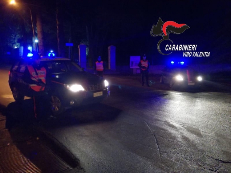 Guida senza assicurazione e in stato d’ebbrezza, controlli e denunce dei carabinieri a Serra