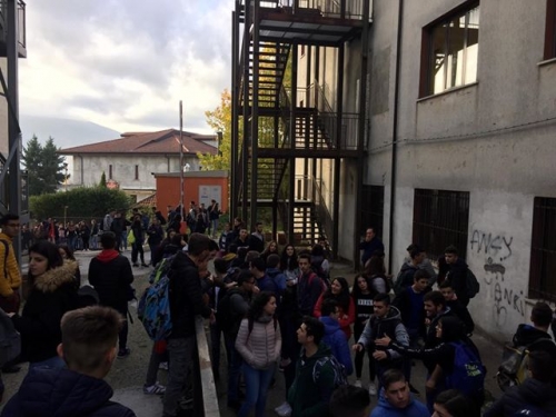 Serra, i riscaldamenti non funzionano e gli studenti delle scuole superiori disertano le lezioni