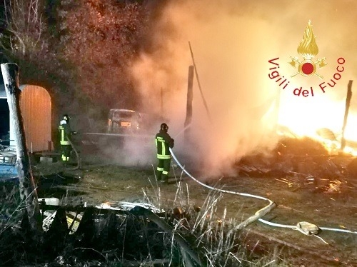 Fienile distrutto da un incendio a San Vito, non si esclude la matrice dolosa