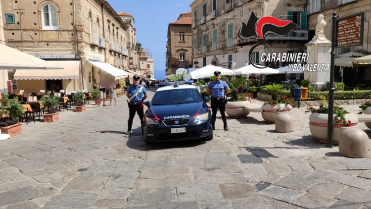 Senza casco e assicurazione minaccia i carabinieri, arrestato 36enne nel Vibonese