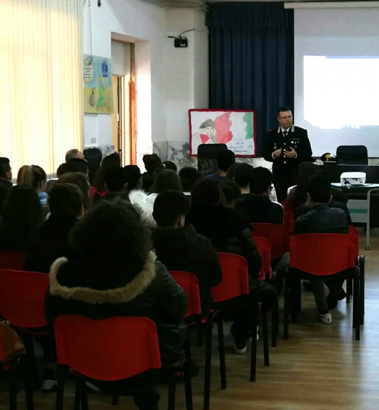 Tutela dell’ambiente, la lezione dei carabinieri forestali agli studenti di Sant’Onofrio