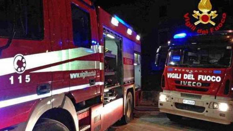 Esplosione in una palazzina a Torre, rimasto illeso l’inquilino