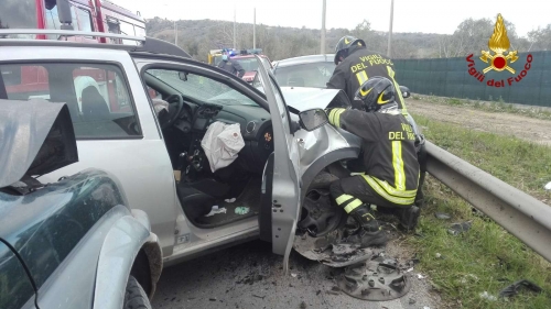 Incidente sulla Statale 18 a Mileto, coinvolti tre automezzi