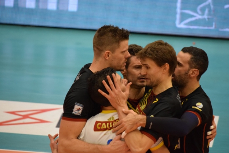 Volley | La Tonno Callipo lotta alla pari contro Trento ma alla fine cede al tie-break