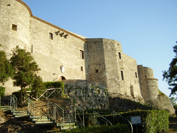 Il castello di Vibo ospita le “Giornate dell’archeologia”