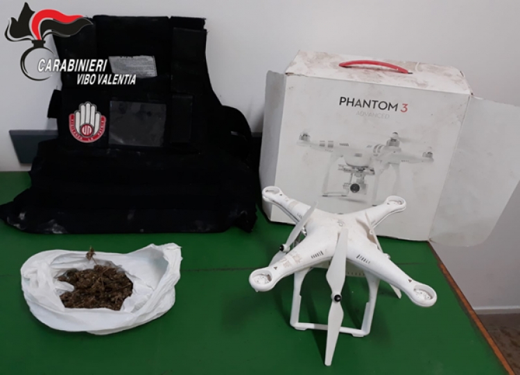 Marijuana, un drone e un giubbotto antiproiettile scoperti in un casolare a Nicotera