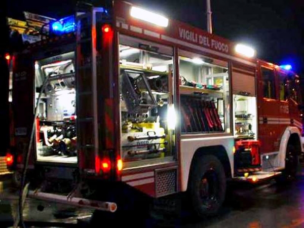 San Nicola, in fiamme nella notte l’auto di una pensionata