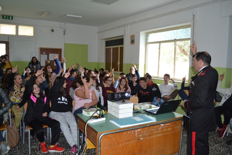 Puliamo il mondo, la scuola media di Gasponi a lezione di educazione ambientale