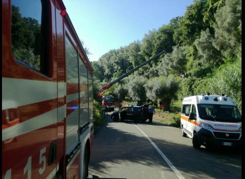 Tragedia a Francica, uomo muore schiacciato sotto il trattore