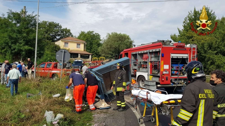 Scontro tra un’auto e una motoape nel Vibonese: una persona trasportata in elisoccorso a Catanzaro