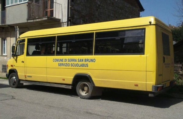 Serra, i bambini della scuola materna restano senza accompagnatore sull’autobus