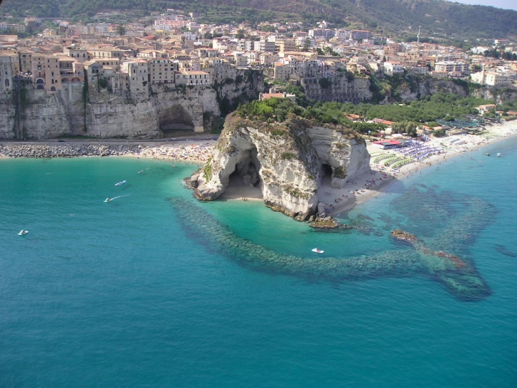 Quella di Tropea è la terza spiaggia più bella d’Italia