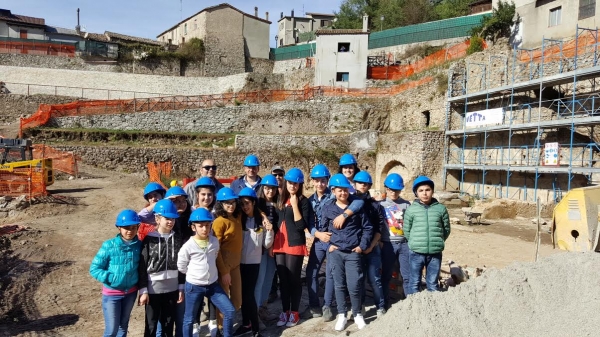 Progetto &#039;Cantieri Aperti&#039;, gli alunni delle scuole di Mongiana in visita alle Reali Ferriere