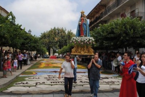 Vallelonga, grande attesa per la tradizionale infiorata e per la festa della ‘Bona annata’