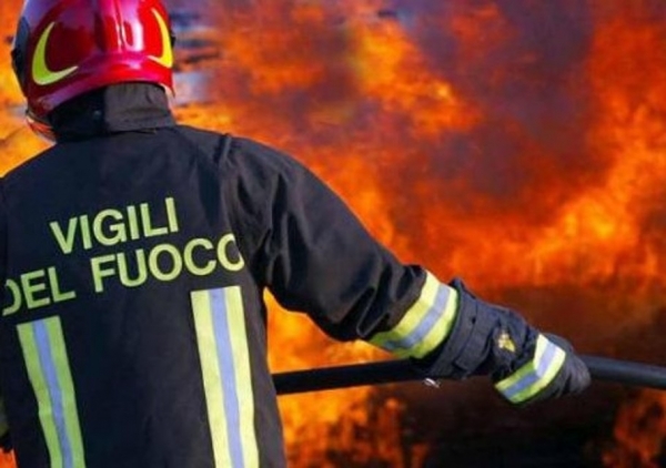 Emergenza incendi nel Vibonese, 24 interventi dei Vigili del fuoco. Il prefetto attiva il Centro coordinamento soccorsi