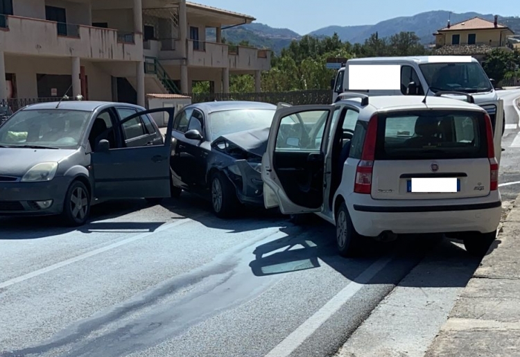 Incidente stradale a Satriano, tre feriti