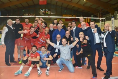 Volley, playoff di A2: pazza Tonno Callipo. Sotto 1-2 con Reggio Emilia, rimonta e va in finale