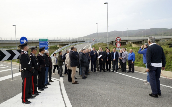 Trasversale, inaugurazione dello svincolo di Gagliato. Il comitato: ‘No alle passerelle politiche’