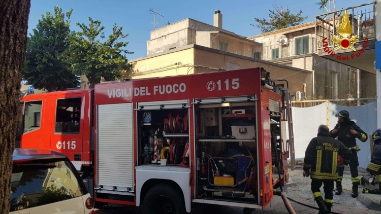 Incendio in un ristorante del Vibonese, distrutto l’arredamento del locale