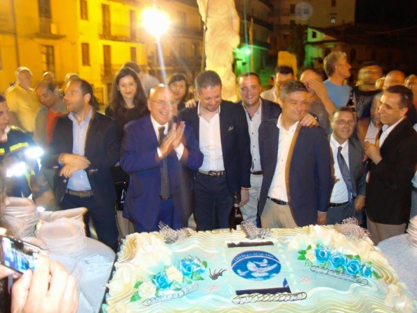 Acquaro, Oliverio e Mirabello alla festa del sindaco. Il circolo del Pd in rivolta