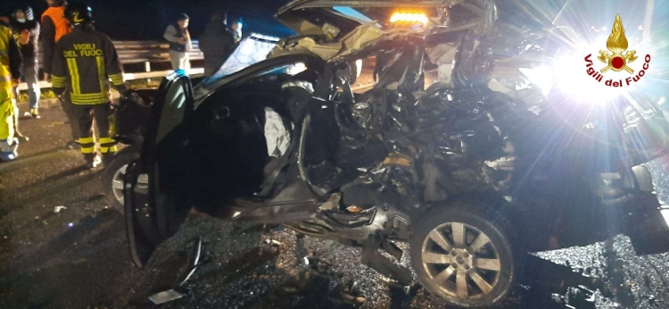 A2, incidente tra gli svincoli di Mileto e Serre. Tre le persone rimaste ferite