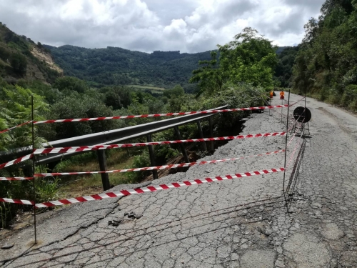 Maltempo, crolla un pezzo dell’ex statale 110 tra San Nicola e il bivio Angitola