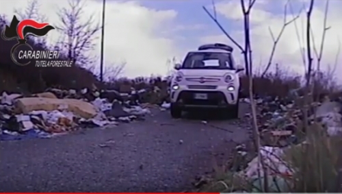 Scoperta una discarica con rifiuti pericolosi, sequestrata una strada nel Vibonese - VIDEO