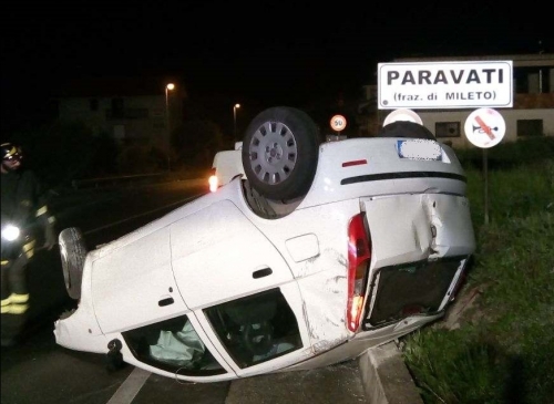 Auto si ribalta a Paravati, un ferito