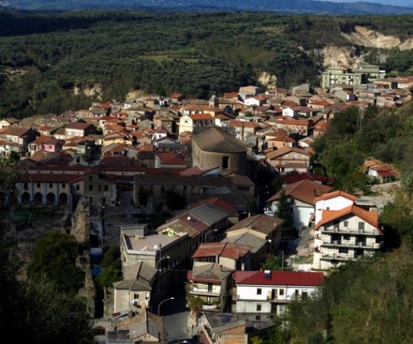 Soriano, incendio di vaste dimensioni sulla ‘Collina degli Angeli’