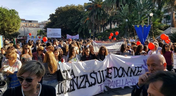 Anche l&#039;amministrazione comunale di Serra a Reggio per la manifestazione contro la violenza sulle donne