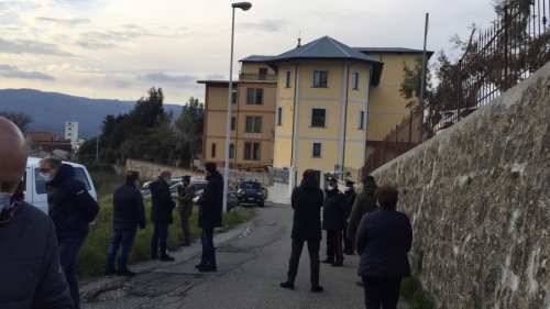 Multa di 400 euro per i sindaci che hanno organizzato un sit-in alla Domus di Chiaravalle