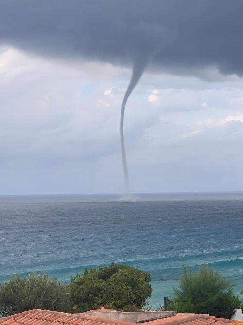 Maltempo nel Vibonese, tre trombe d’aria spettacolari a Parghelia - VIDEO