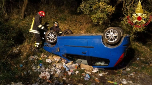 Auto si ribalta tra Vibo e Triparni