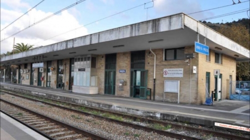 Chiusura della biglietteria della Stazione di Vibo-Pizzo, Lo Schiavo: «Scelta incomprensibile»