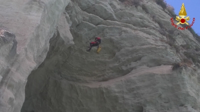 Salvati due turisti a Tropea, erano rimasti bloccati nella grotta di Santa Maria dell&#039;Isola - LE FOTO